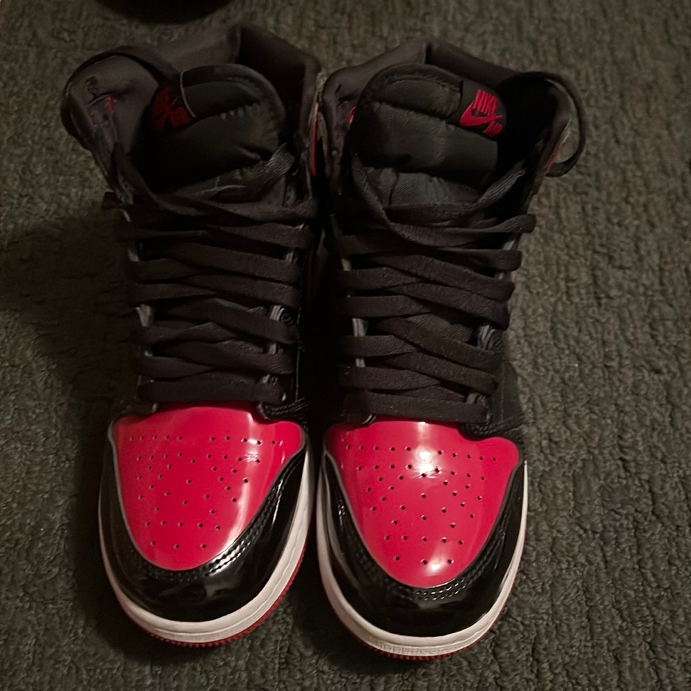 COPY - Jordan 1 retro high patent bred size 6 in boys used condition